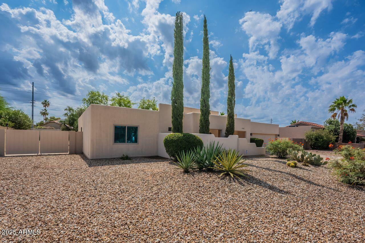 Property Photo: 14627 N 55th Place AZ 85254