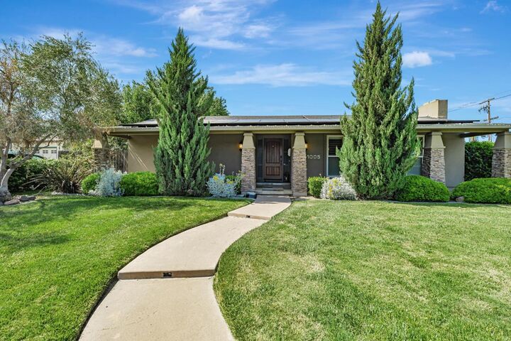 Property Photo: 1005 W Benjamin Holt Drive CA 95207