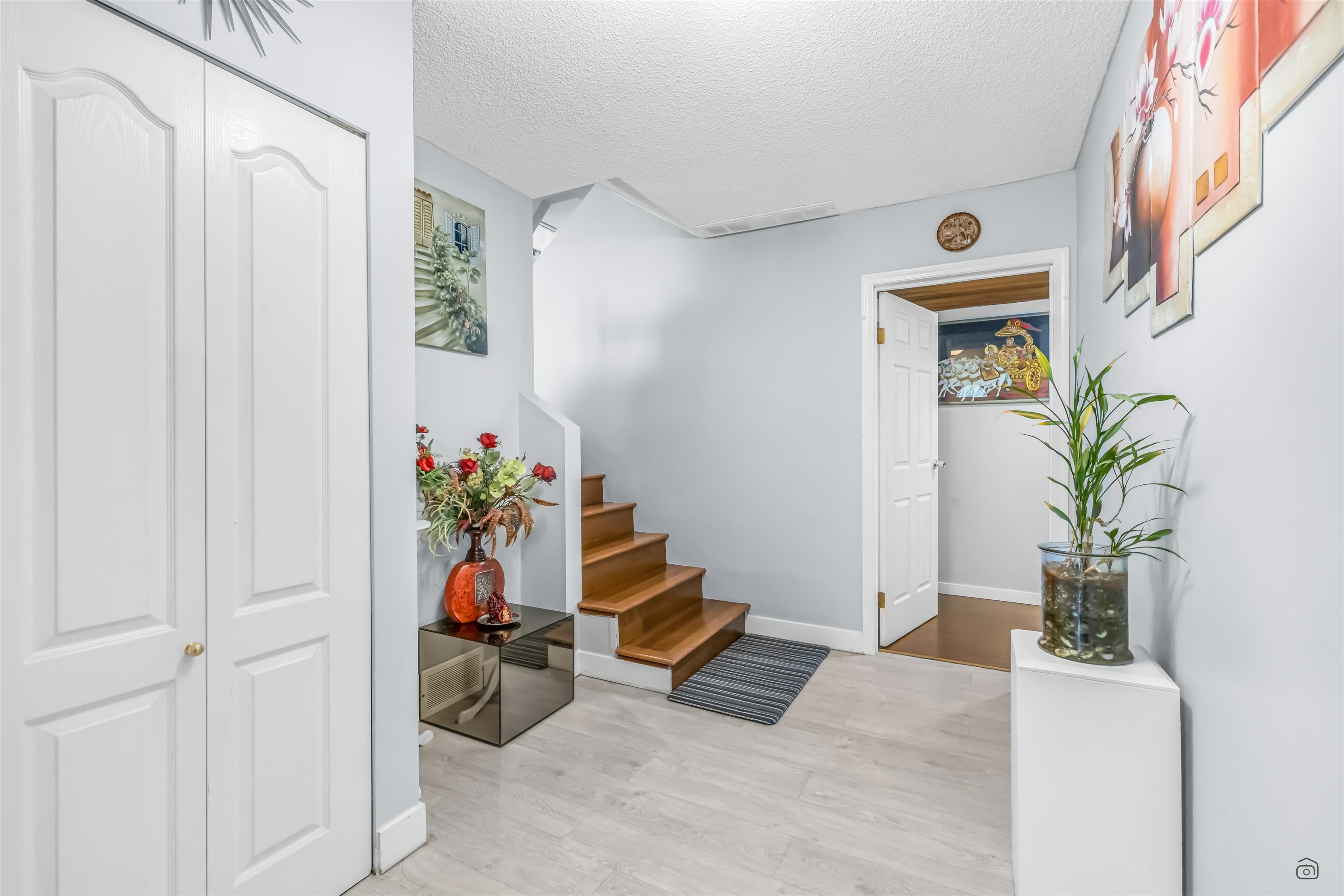 Photo de la propriété: 13277 64A Avenue BC V3W 7H9