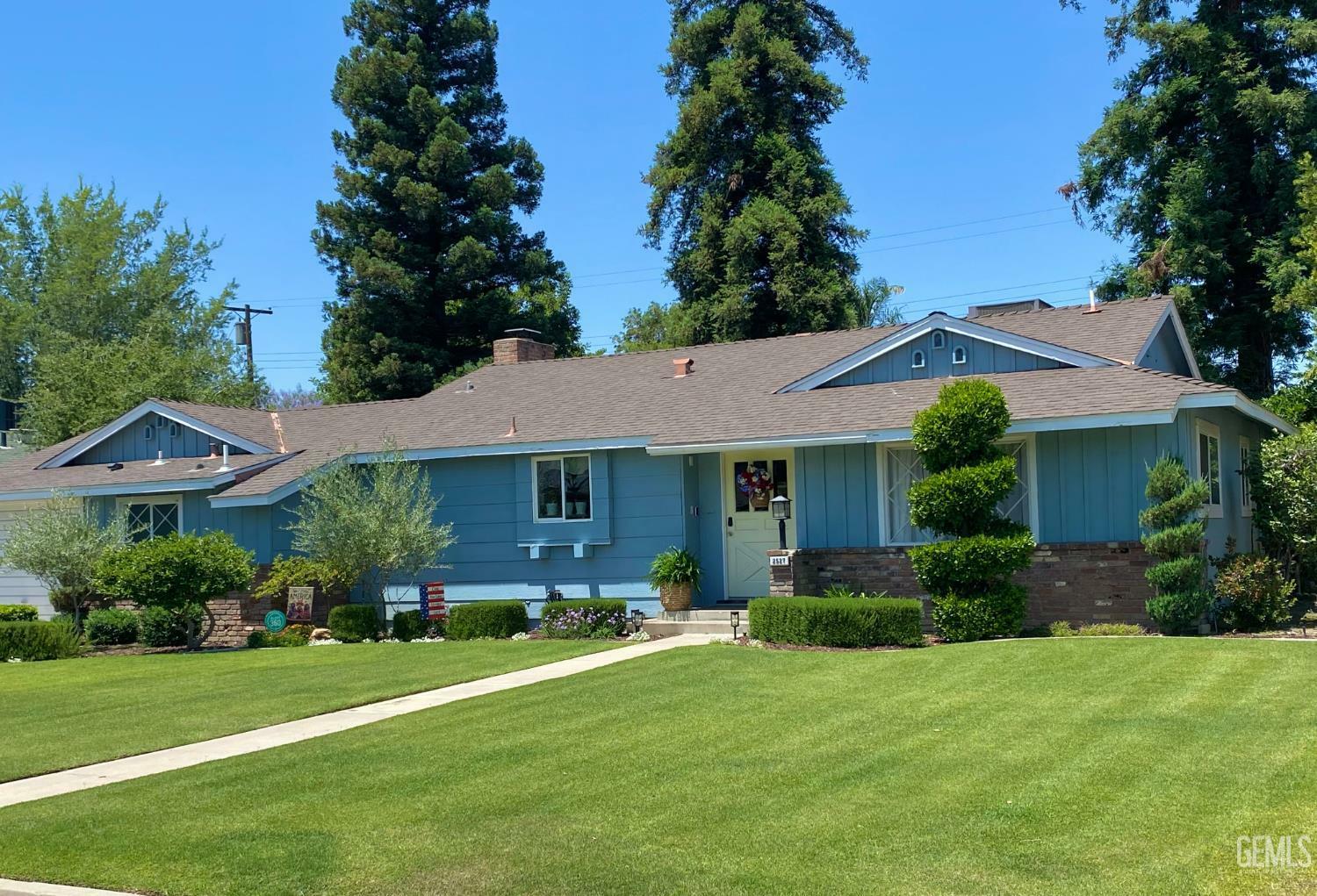 Property Photo: 2527 Pine Street CA 93301