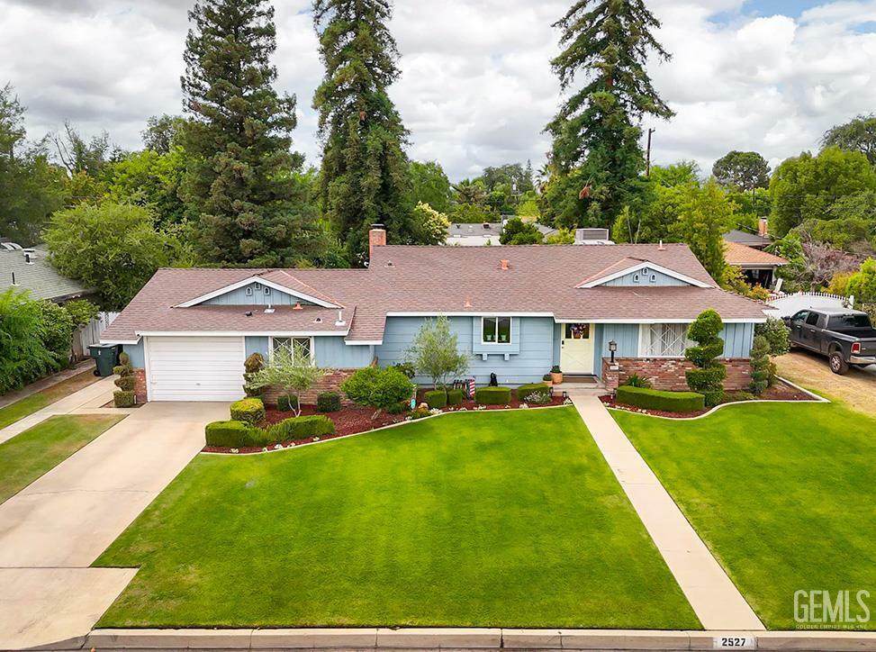 Property Photo: 2527 Pine Street CA 93301