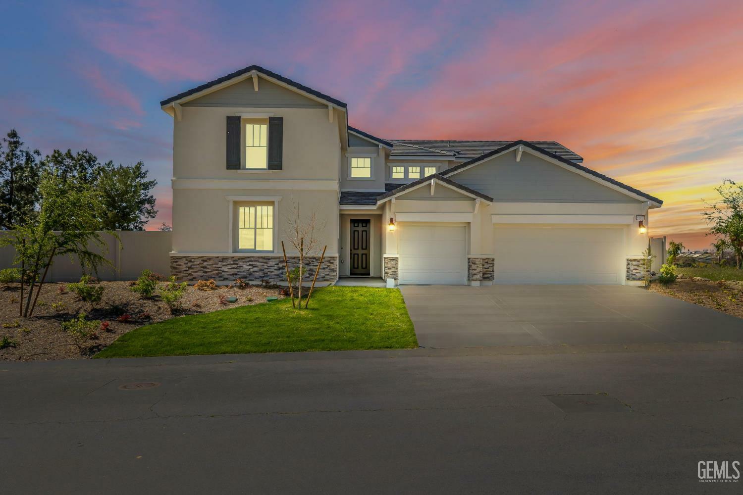 Property Photo: 5609 Levanto Street CA 93306