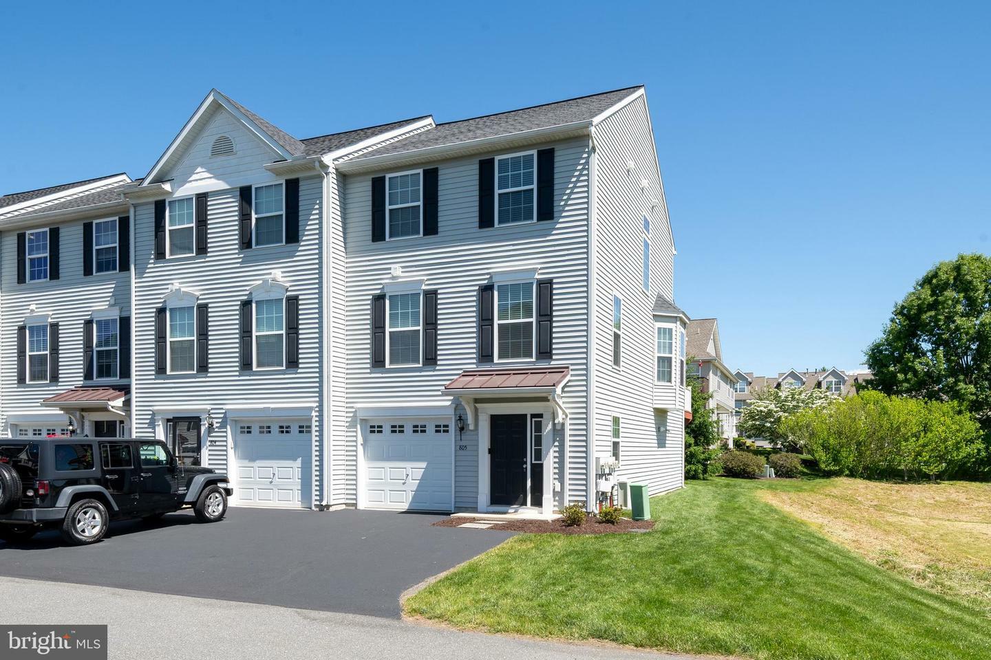 Property Photo: 805 Heather Way PA 19543