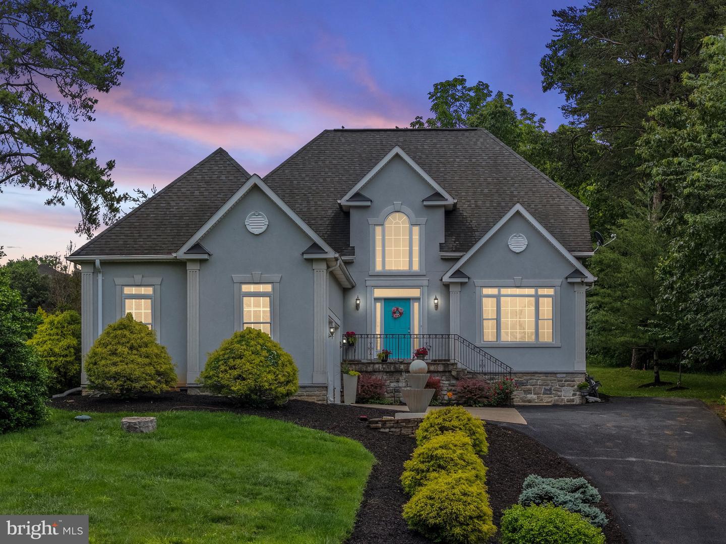 Property Photo:  1399 N Royal Avenue  VA 22630 