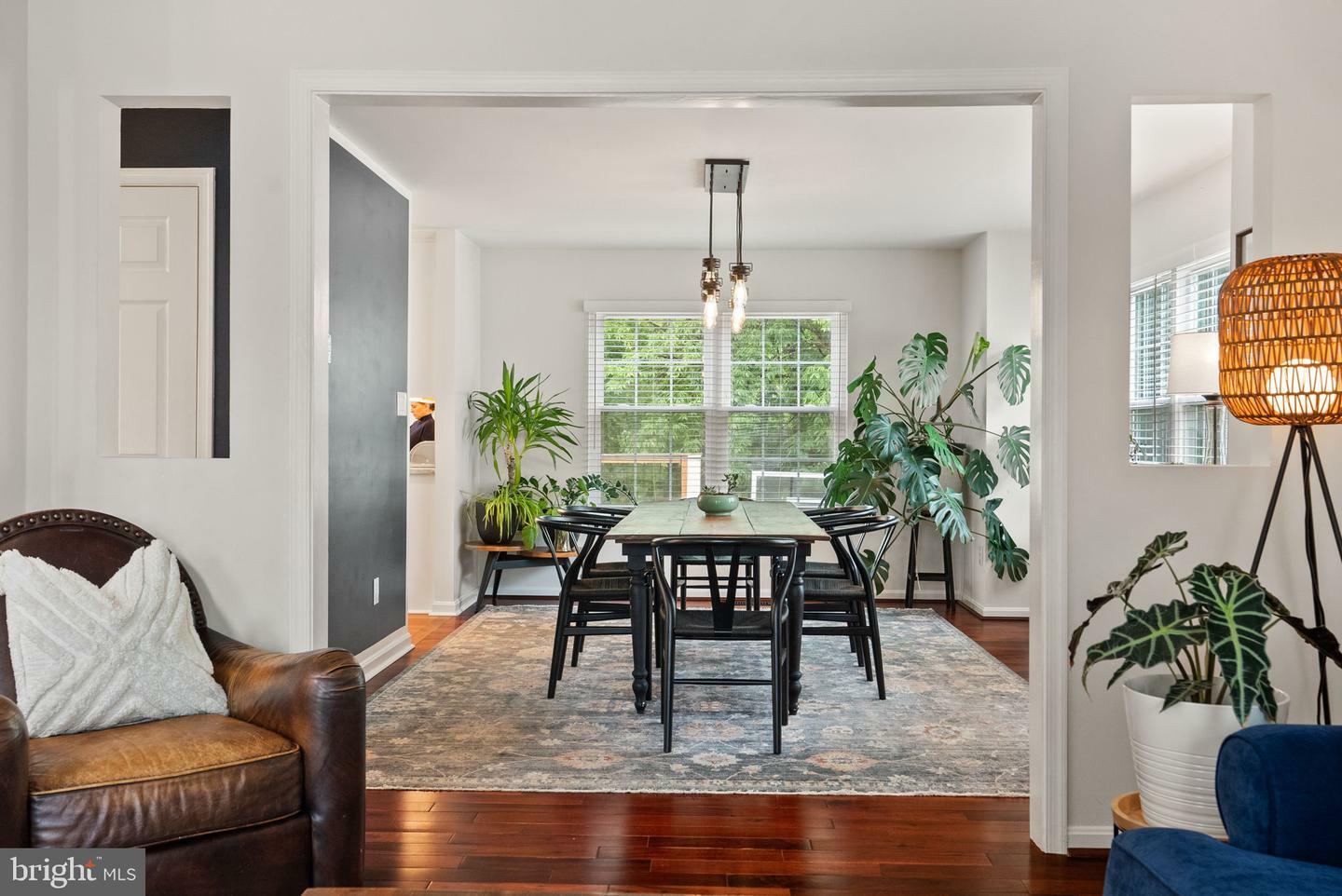 Property Photo: 6901 Sharpsburg Drive VA 20121