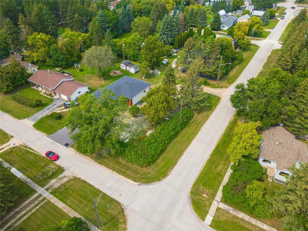 Property Photo: 27 Cedar Avenue MB R0E 0R0