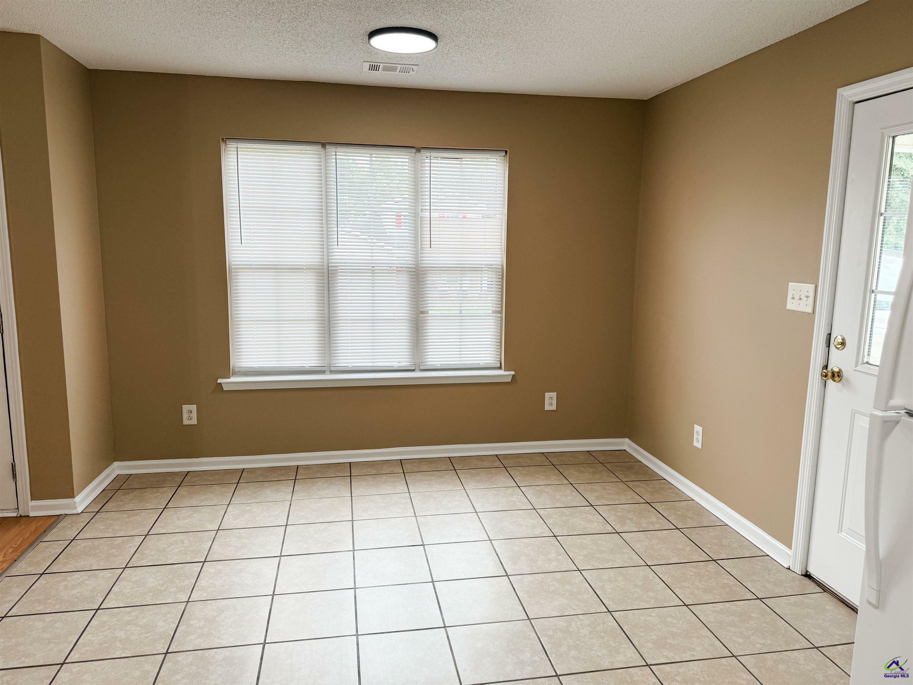 Property Photo: 304 Spring Creek Dr 31069