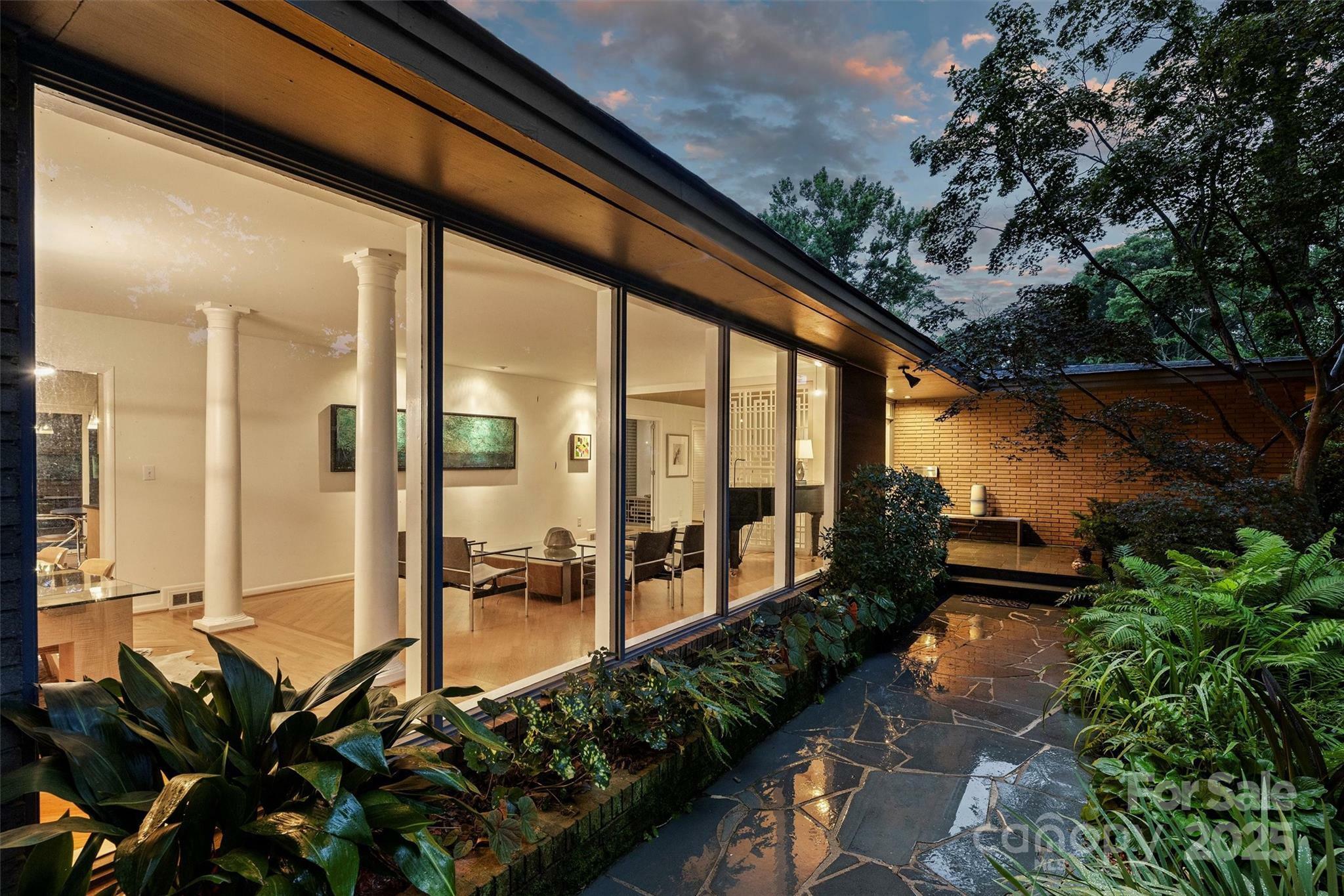 Property Photo: 2600 Cloister Drive NC 28211