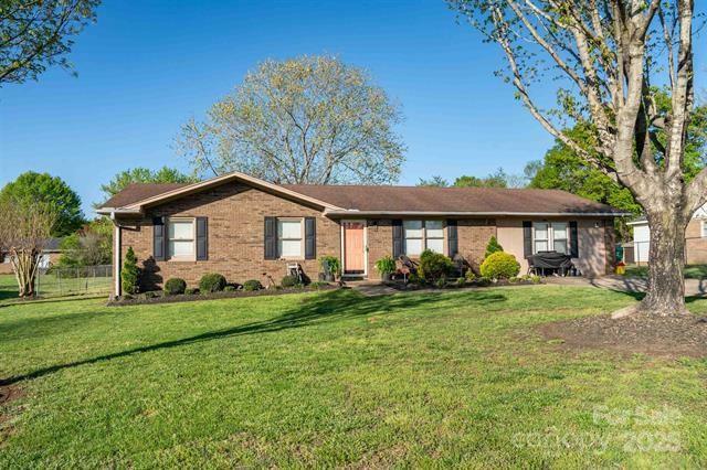 Property Photo: 1213 W Rutledge Avenue SC 29341