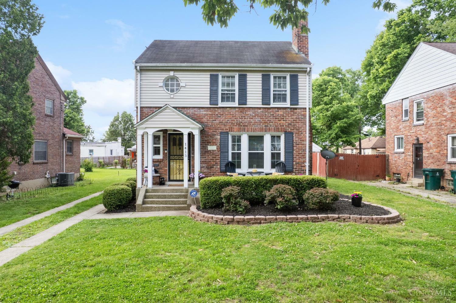 Property Photo: 1415 Robinwood Avenue OH 45237