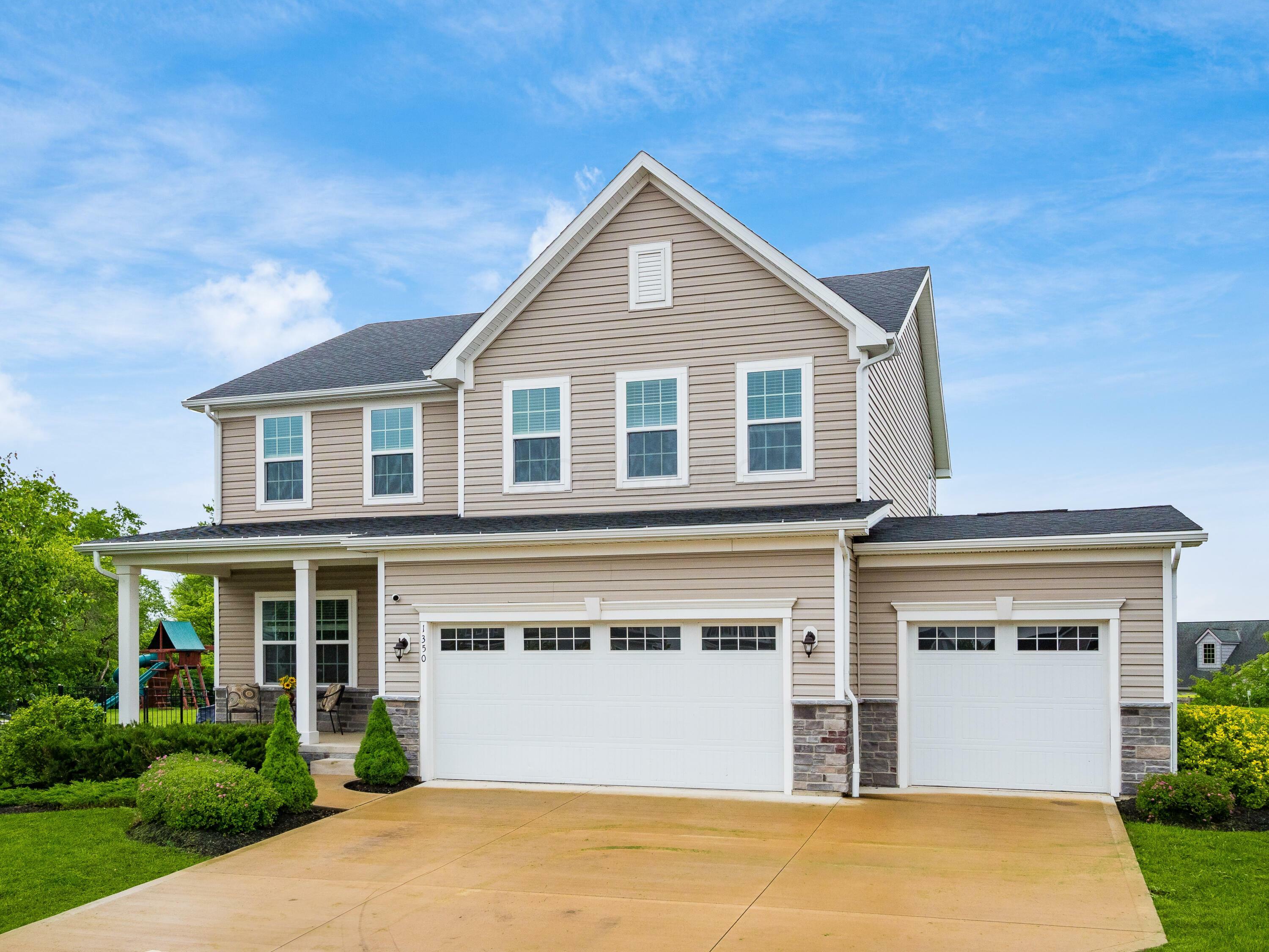 Property Photo:  1350 Redtop Court  OH 43040 