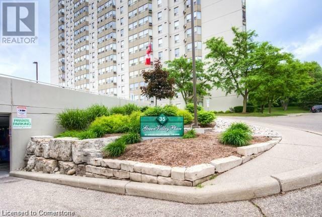 Property Photo: 35 Green Valley Drive 1806 ON N2P 2A5