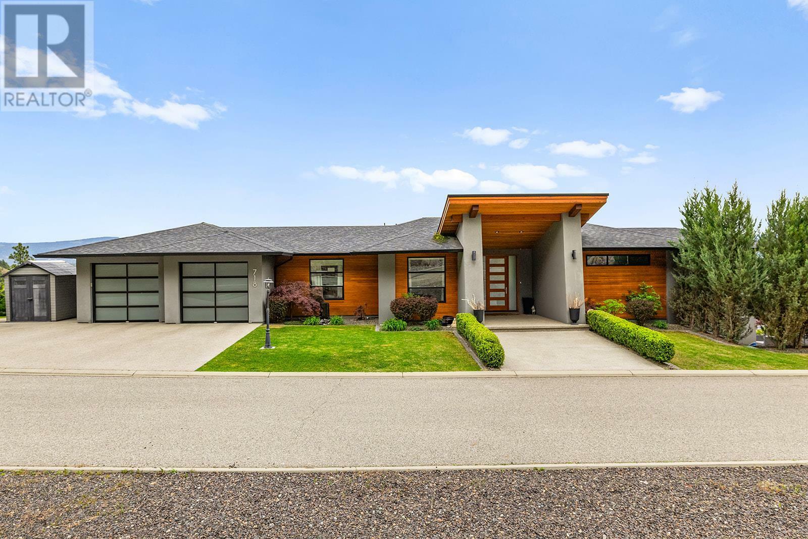 Photo de la propriété: 718 Highpointe Drive BC V1V 2Y1