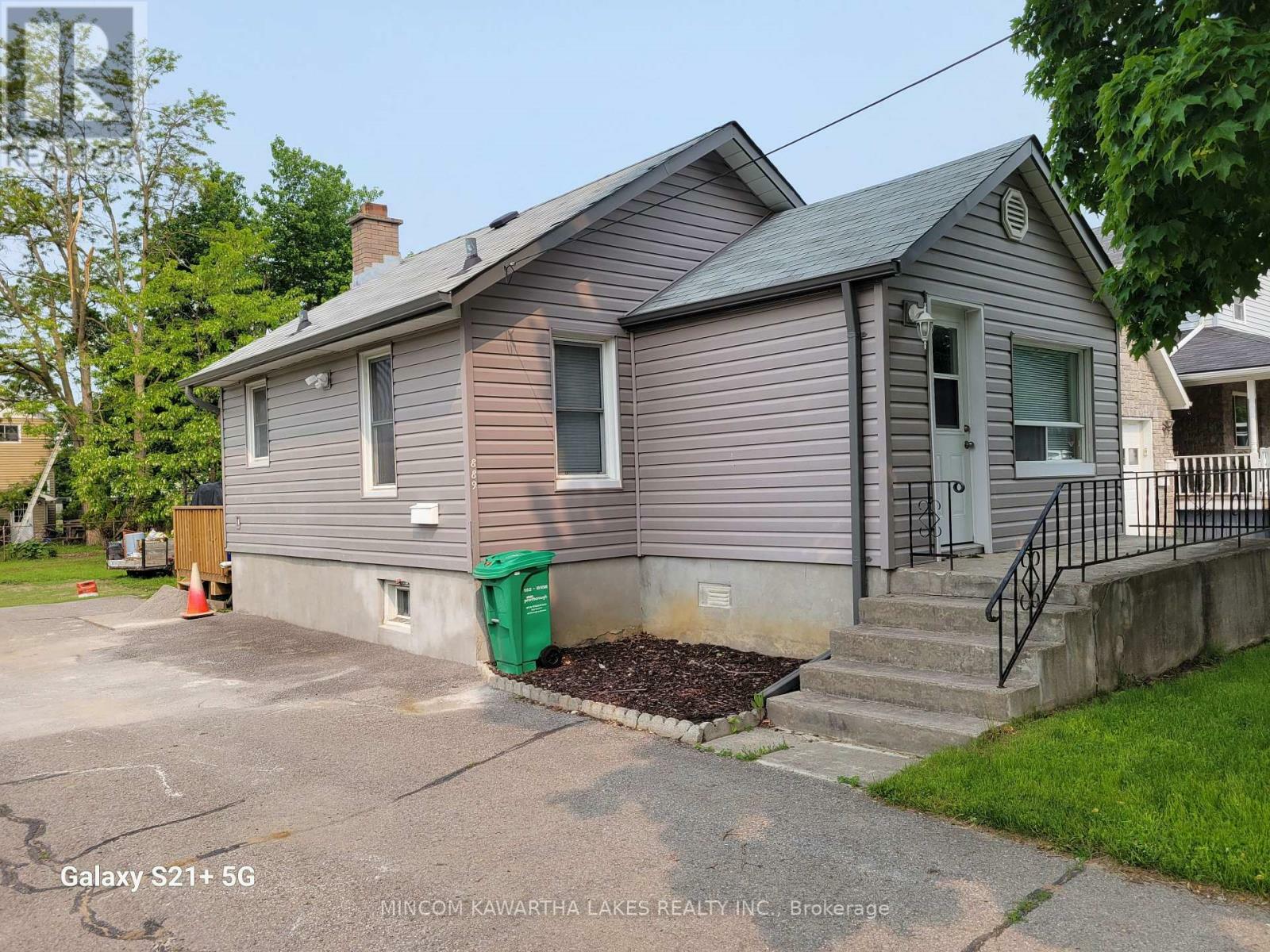 Property Photo: 889 Western Avenue ON K9J 5W1