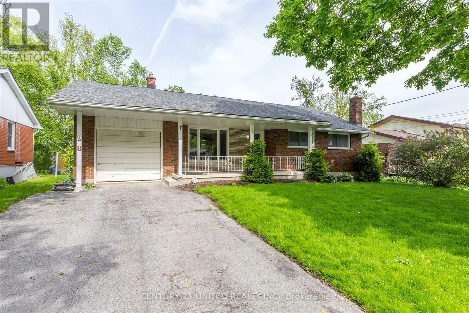 Property Photo: 28 Larchwood Avenue ON K9J 1M6