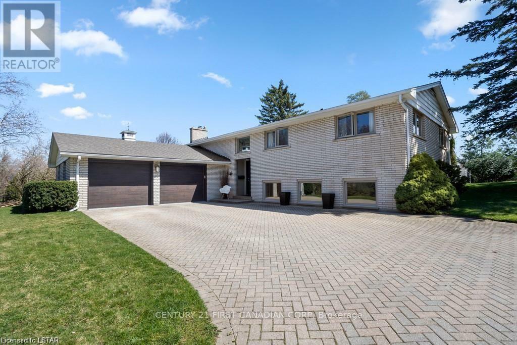 Property Photo:  688 Westmount Hills Drive East  ON N6K 1B2 
