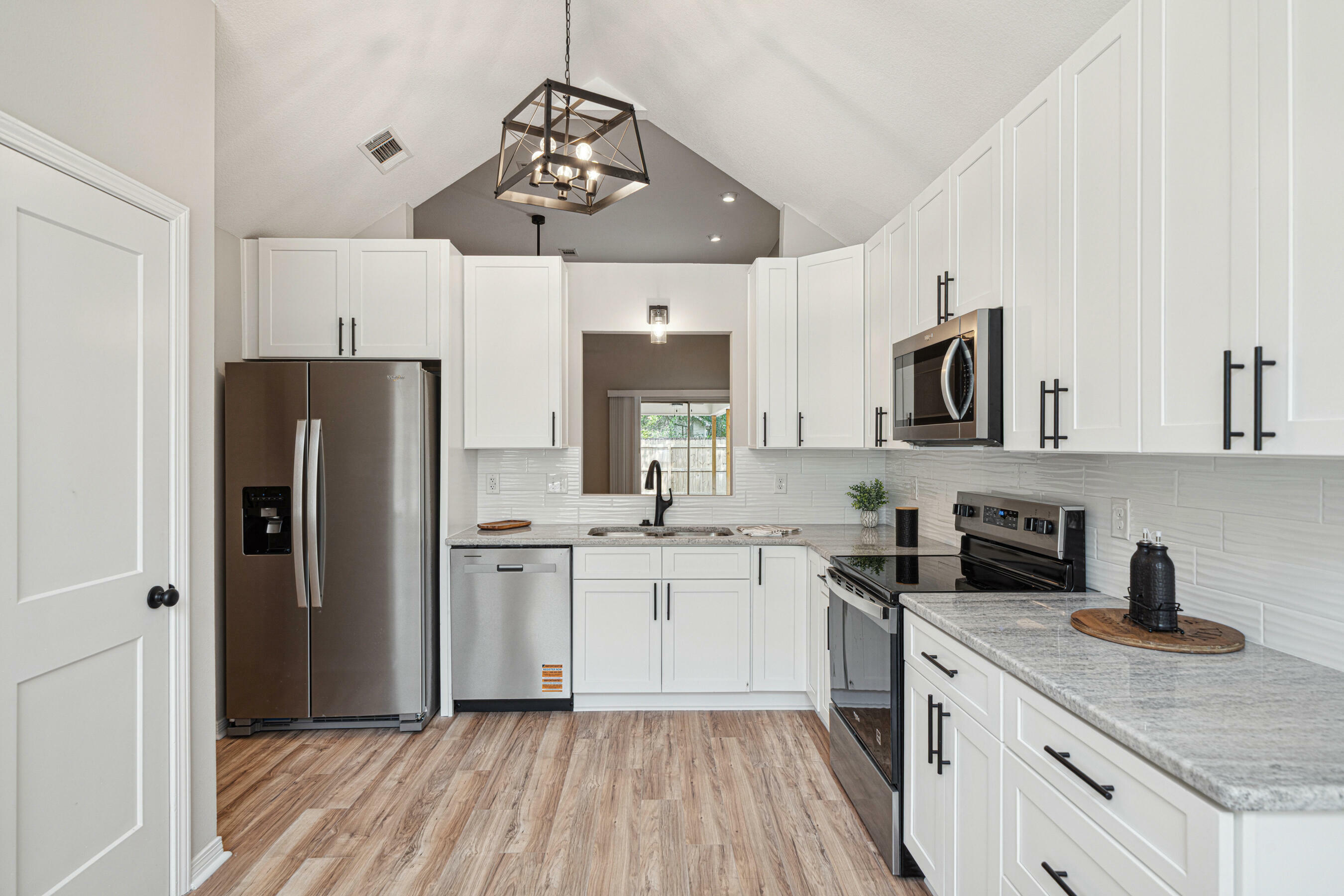 Property Photo: 28 6th Street FL 32579