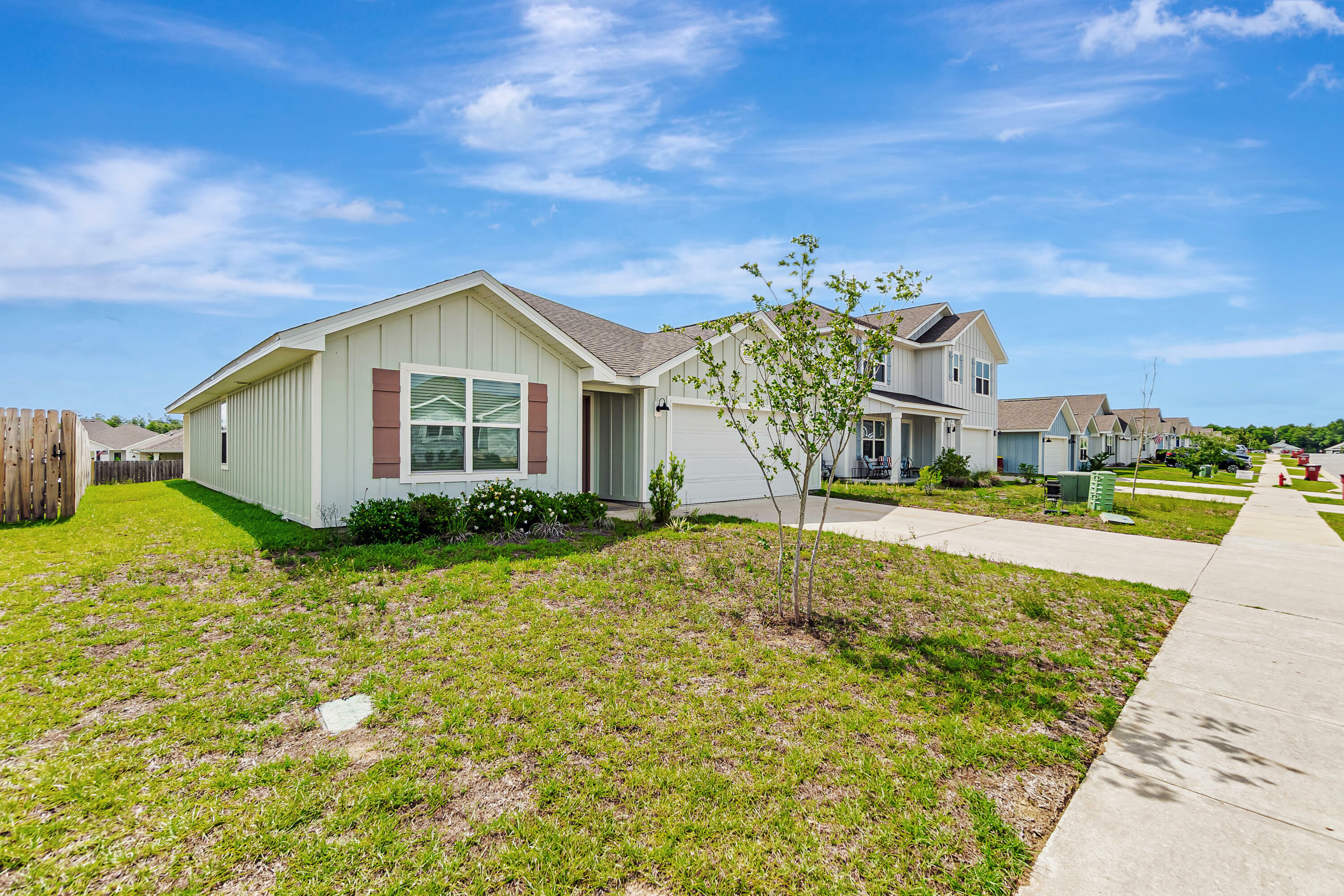 Property Photo: 205 Laurel Hill Street FL 32539