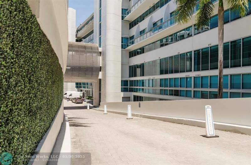 Property Photo: 2950 NE 188th St 421 FL 33180