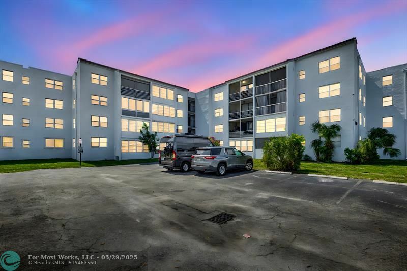 Property Photo: 2800 Somerset Drive 218J FL 33311