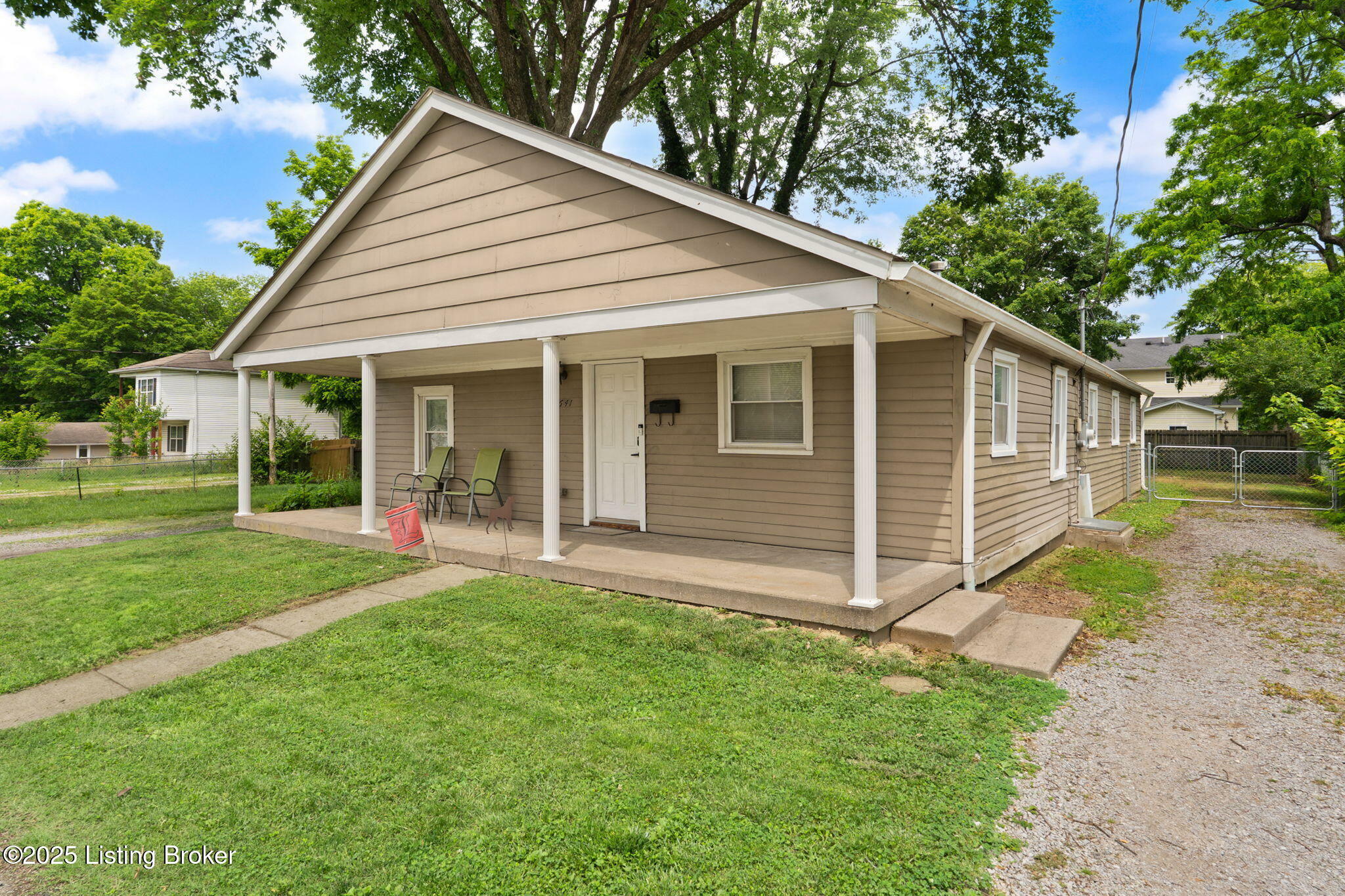 Property Photo: 1641 Taylor Ave KY 40213