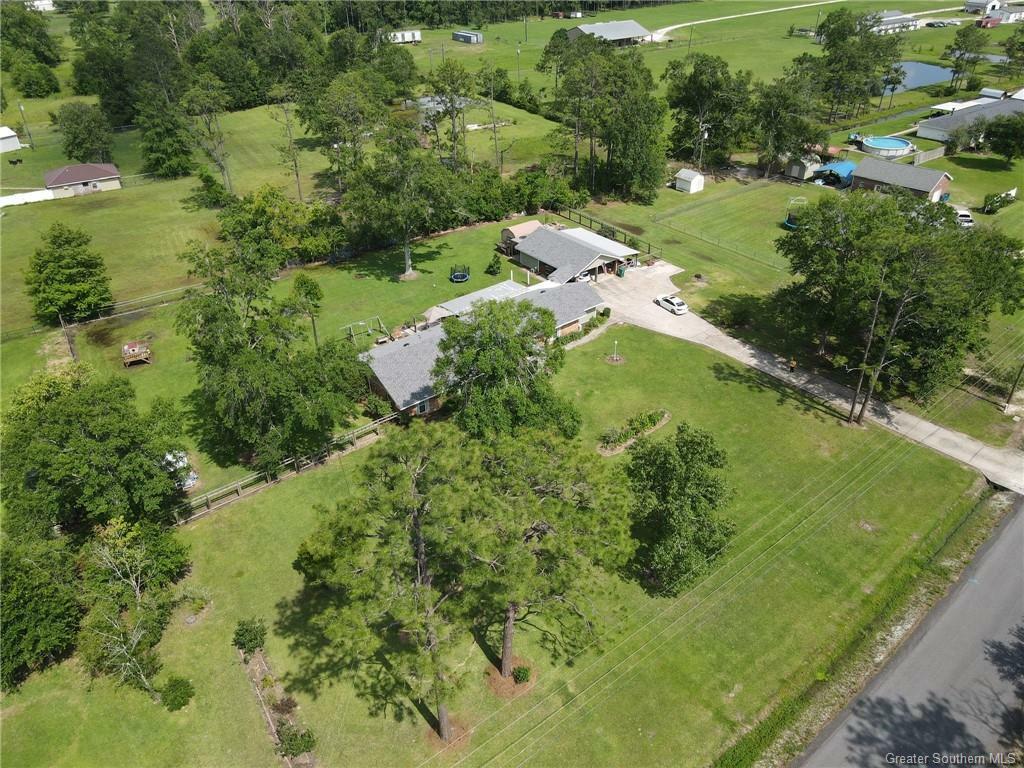 Property Photo: 2730 Scarlett Drive LA 70611