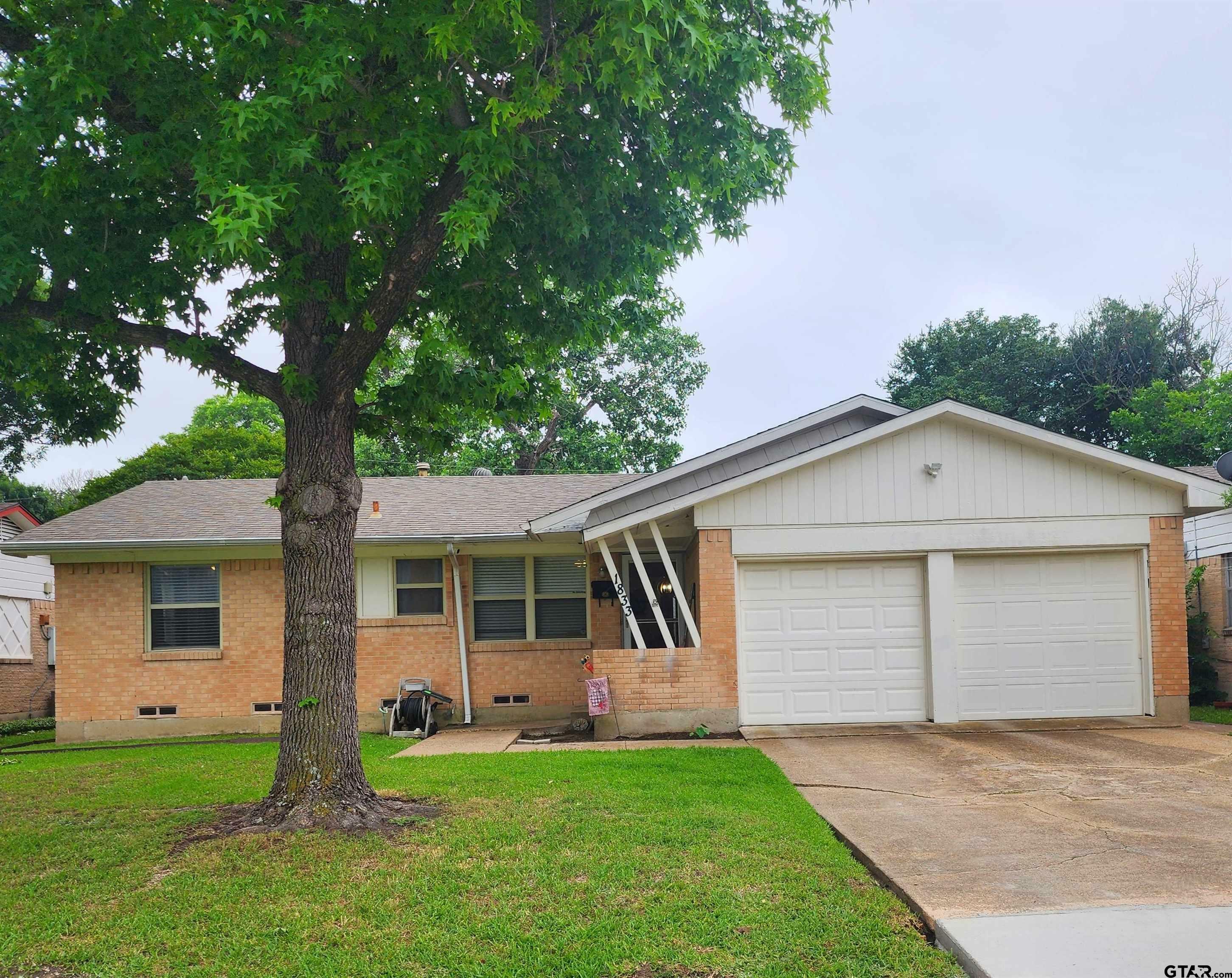 Property Photo: 1833 South Parkway TX 75149