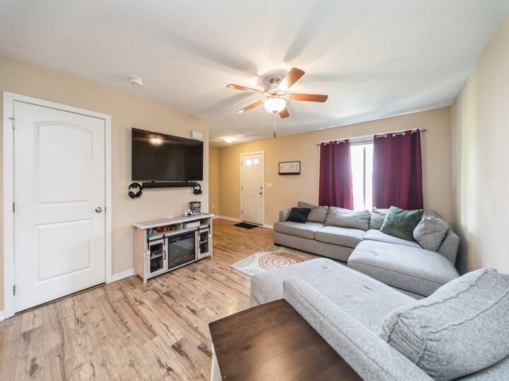 Property Photo:  637 Newport Place  IA 50211 
