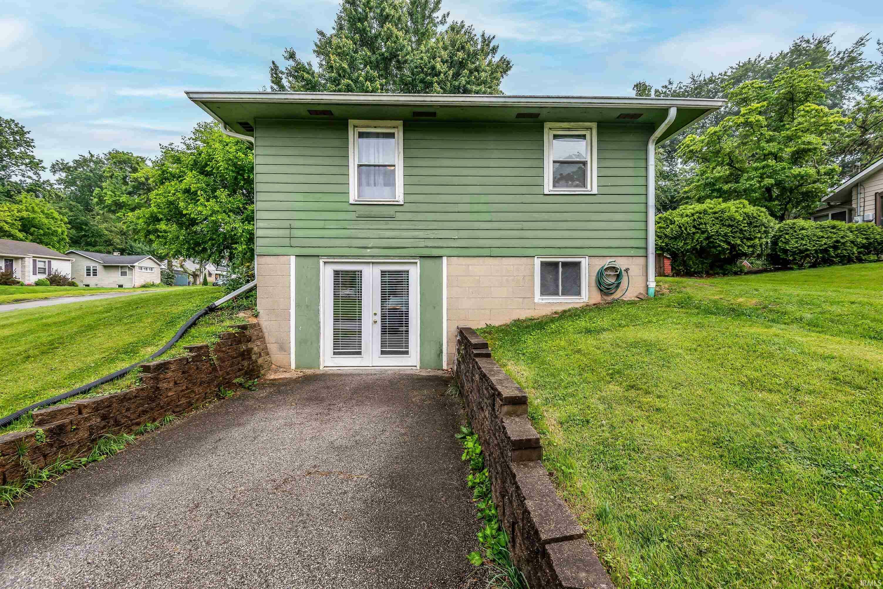 Property Photo: 102 S Hillsdale Drive IN 47408
