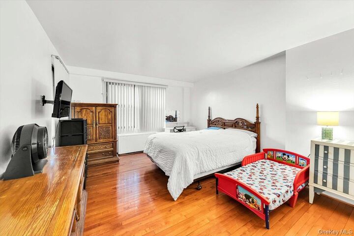 Property Photo: 4705 Henry Hudson Parkway W 7F NY 10471
