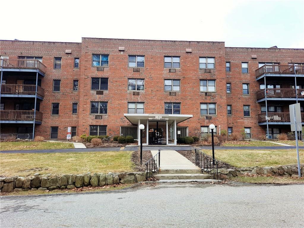 Property Photo: 5 Oakdale Manor B11 NY 10901