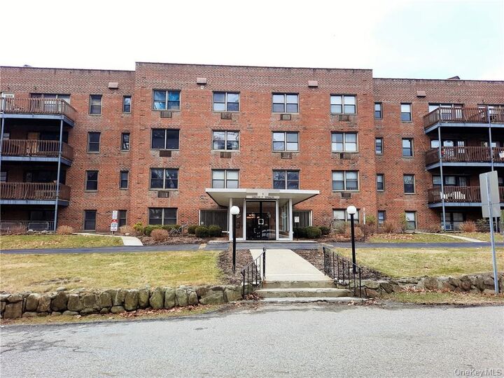 5 Oakdale Manor B11  Suffern NY 10901 photo