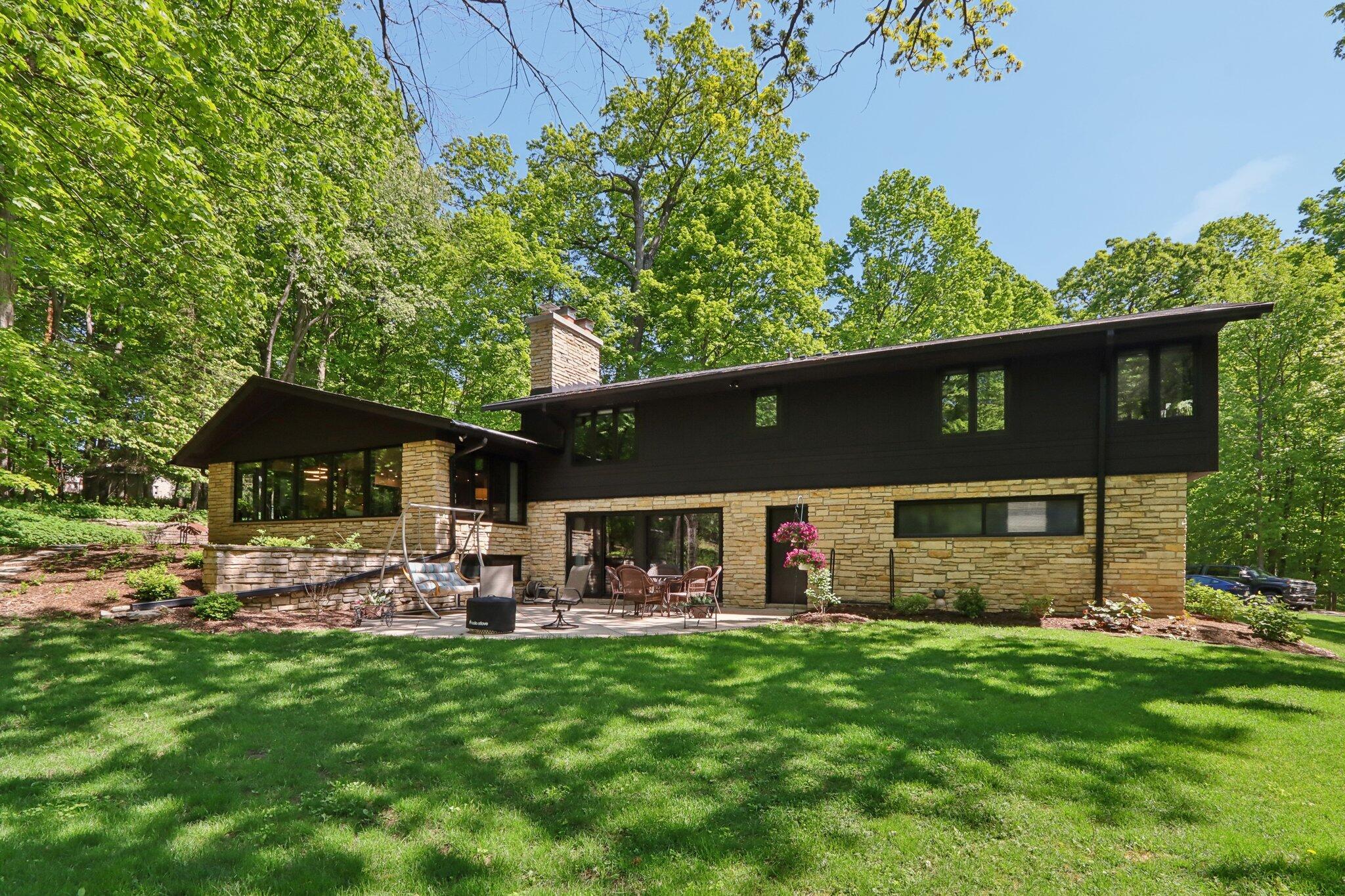 Property Photo: 1265 Valley Ridge Dr WI 53005