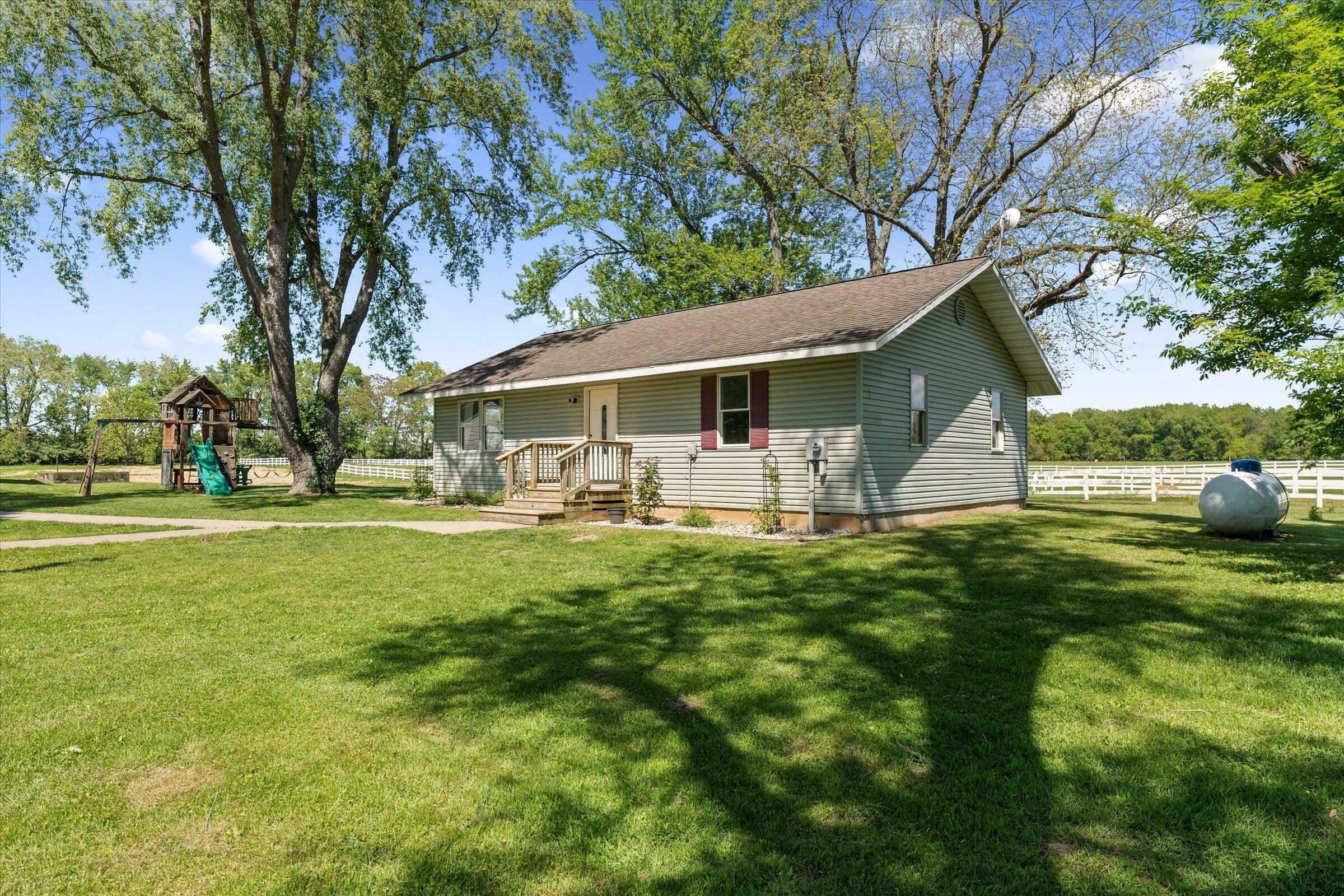 Property Photo: 1915 N US Hwy 31 MI 49120