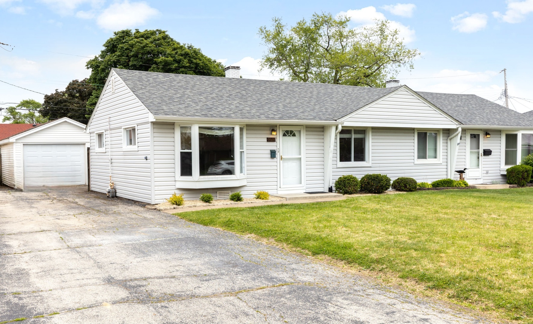 Property Photo: 9021 S Knox Avenue IL 60456