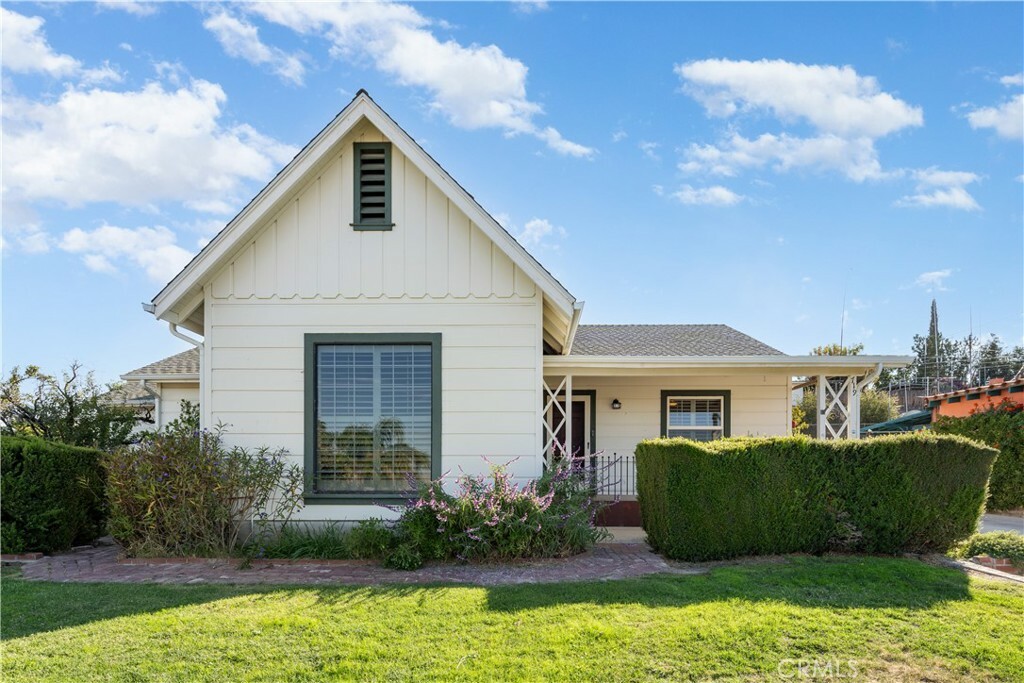Property Photo:  719 Philippine Street  CA 93268 