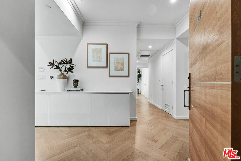 Property Photo: 132 N Swall Drive 304 CA 90048