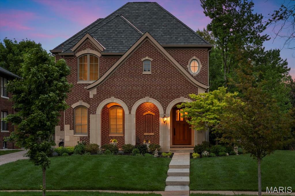 Property Photo: 224 N Bemiston Avenue MO 63105