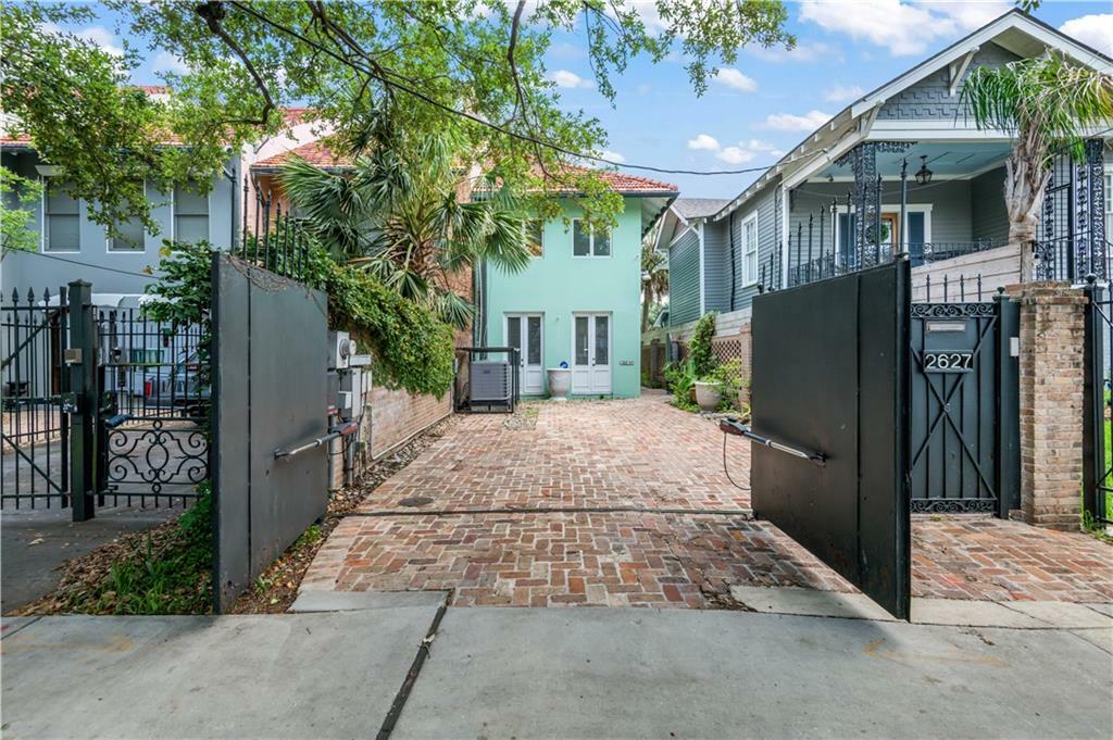 Property Photo: 2627 S Carrollton Avenue LA 70118