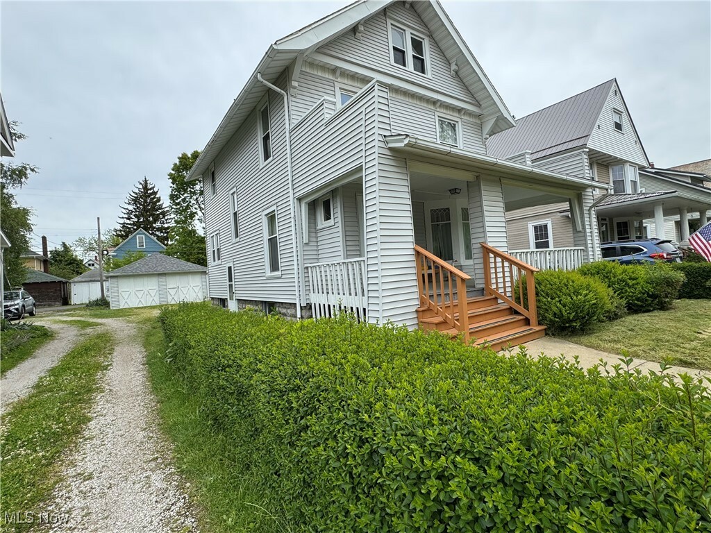 Property Photo: 1733 E 47th Street OH 44004