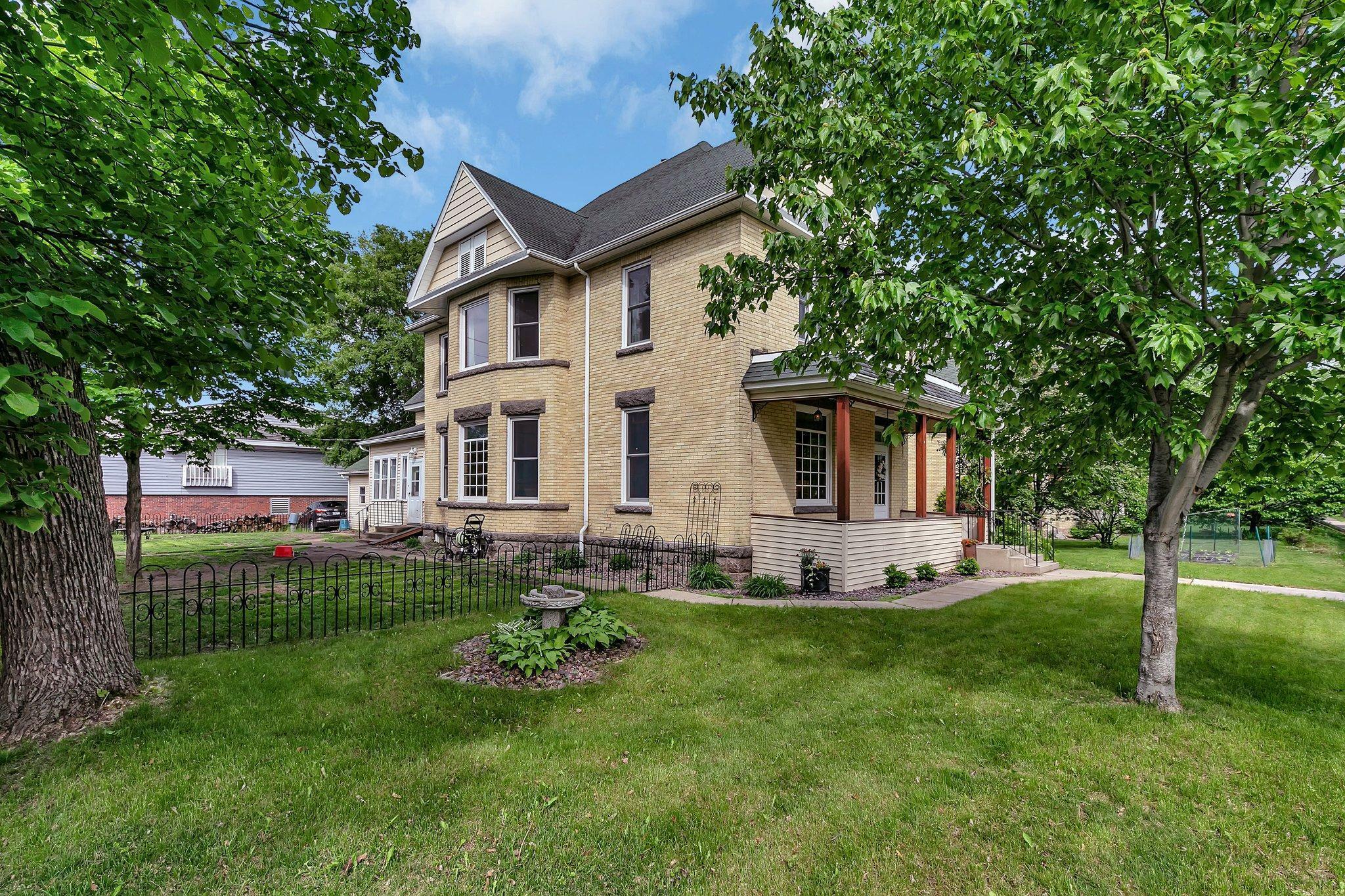 Property Photo: 605 7th Avenue N MN 56303
