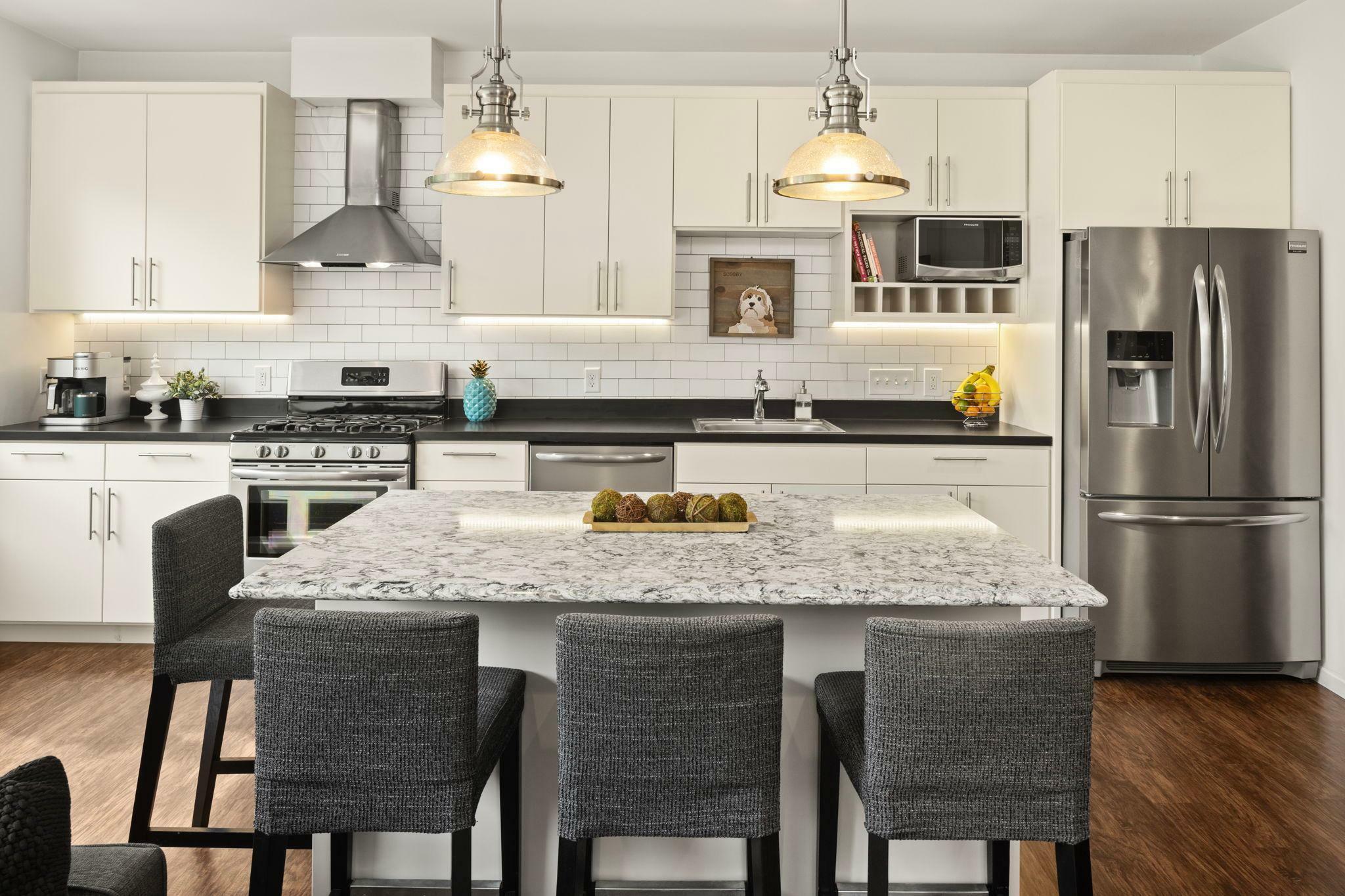 Property Photo:  4013 W 31st Street 102  MN 55416 