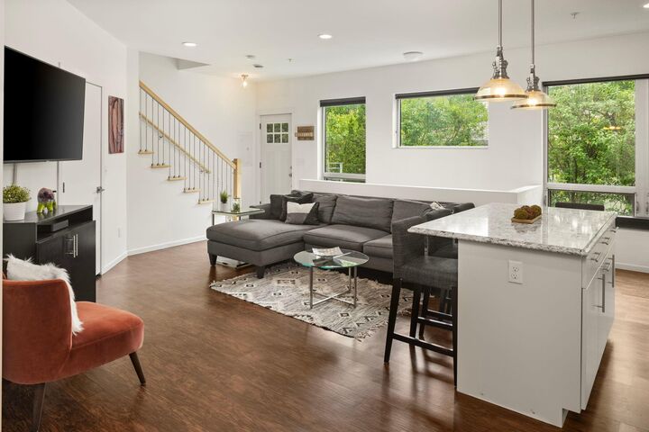 Property Photo:  4013 W 31st Street 102  MN 55416 