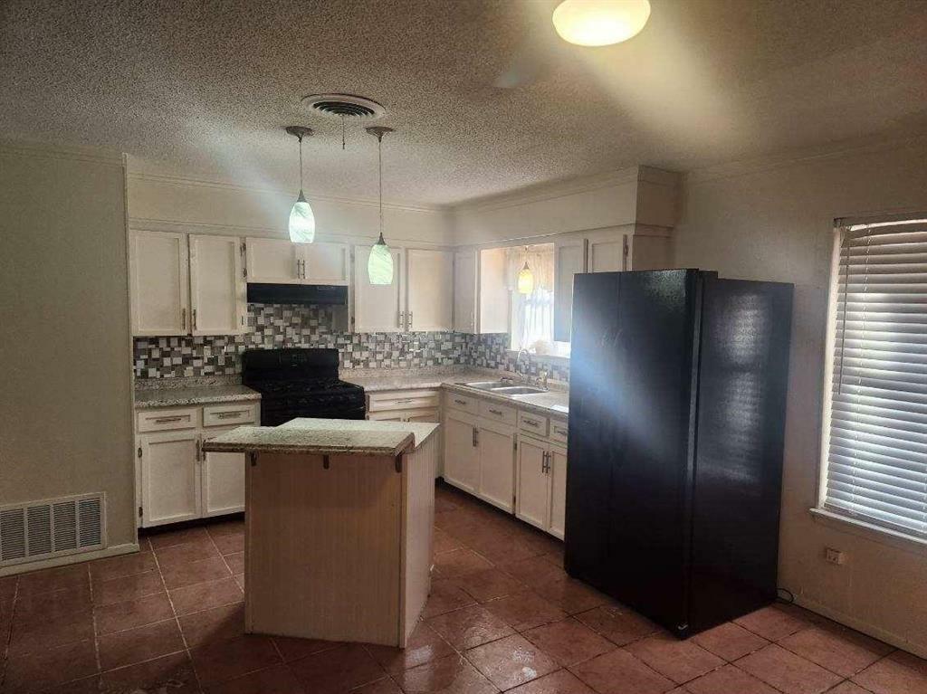 Property Photo: 1100 8th Street TX 75432