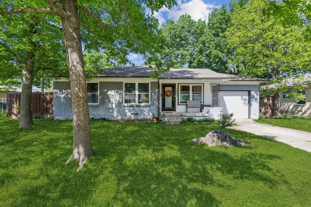 Property Photo:  1423 Oriole Lane  TX 75042