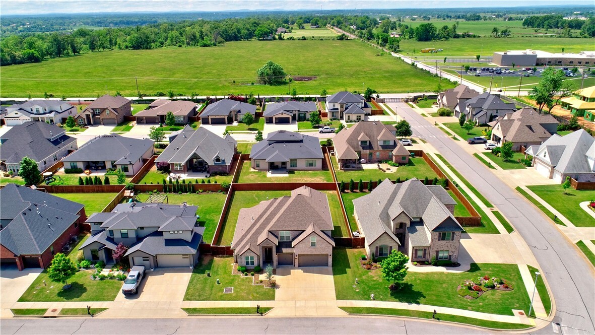 Property Photo: 8706 W Birdsong Lane AR 72713