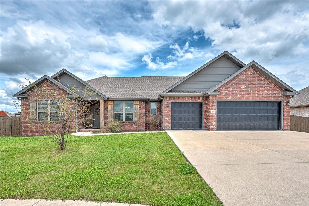 Property Photo:  1140 Durante Street  AR 72762 