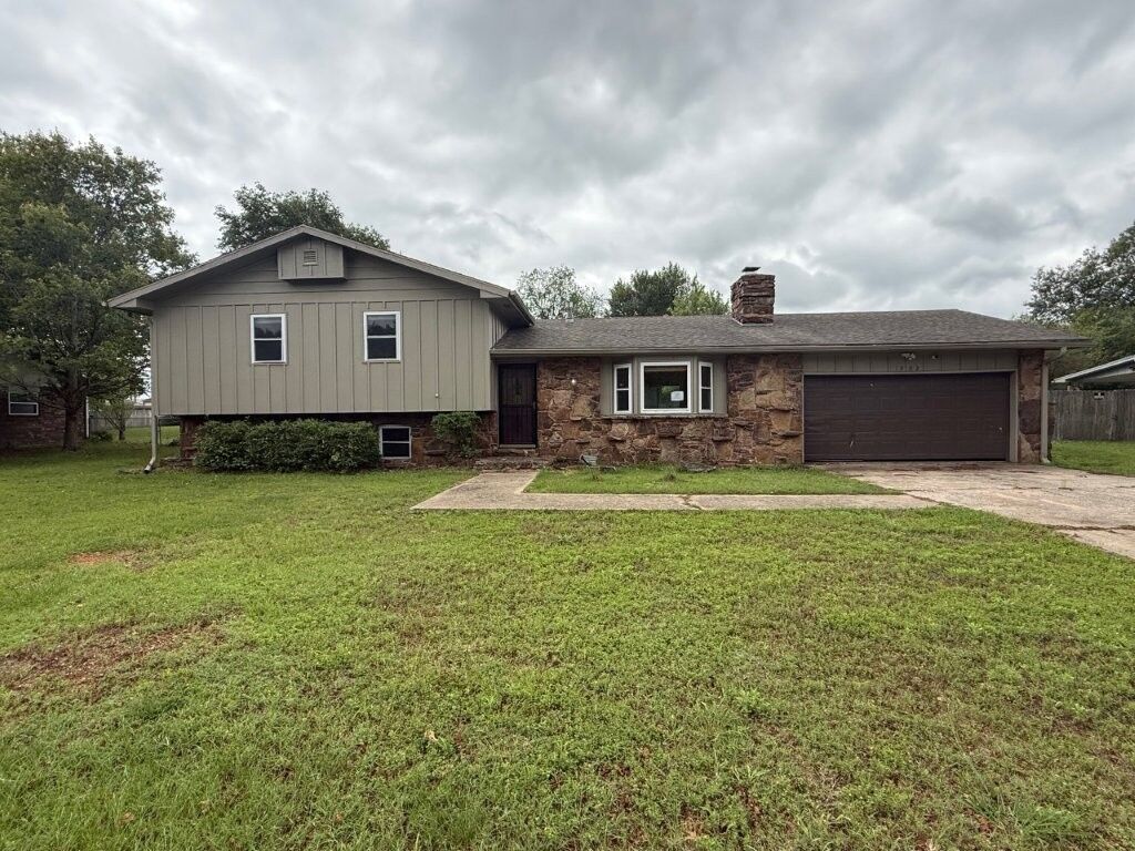 Property Photo:  1902 W Granite Street  AR 72761 
