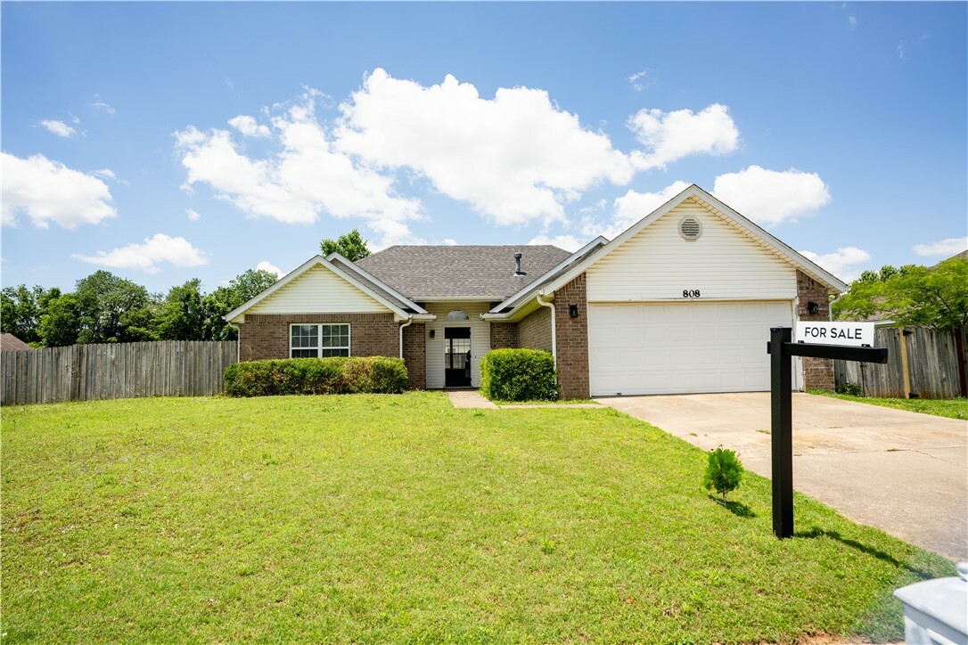 Property Photo: 808 Emerald Street AR 72745
