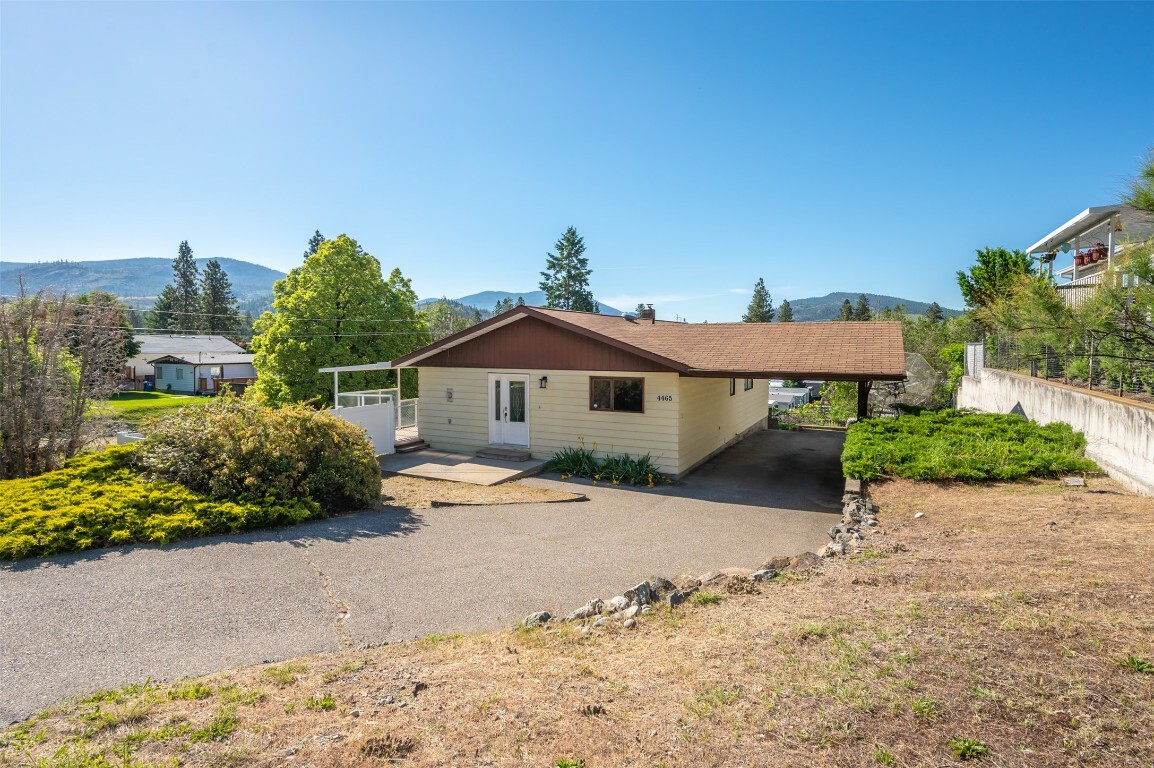 Property Photo: 4465 Mallory Crescent BC V0H 1R1